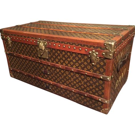 vintage louis vuitton steamer trunk.